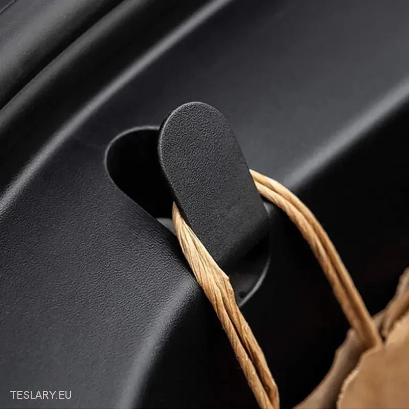 Tesla Model 3 ganci frunk